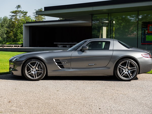 MERCEDES-BENZ SLS 63 AMG